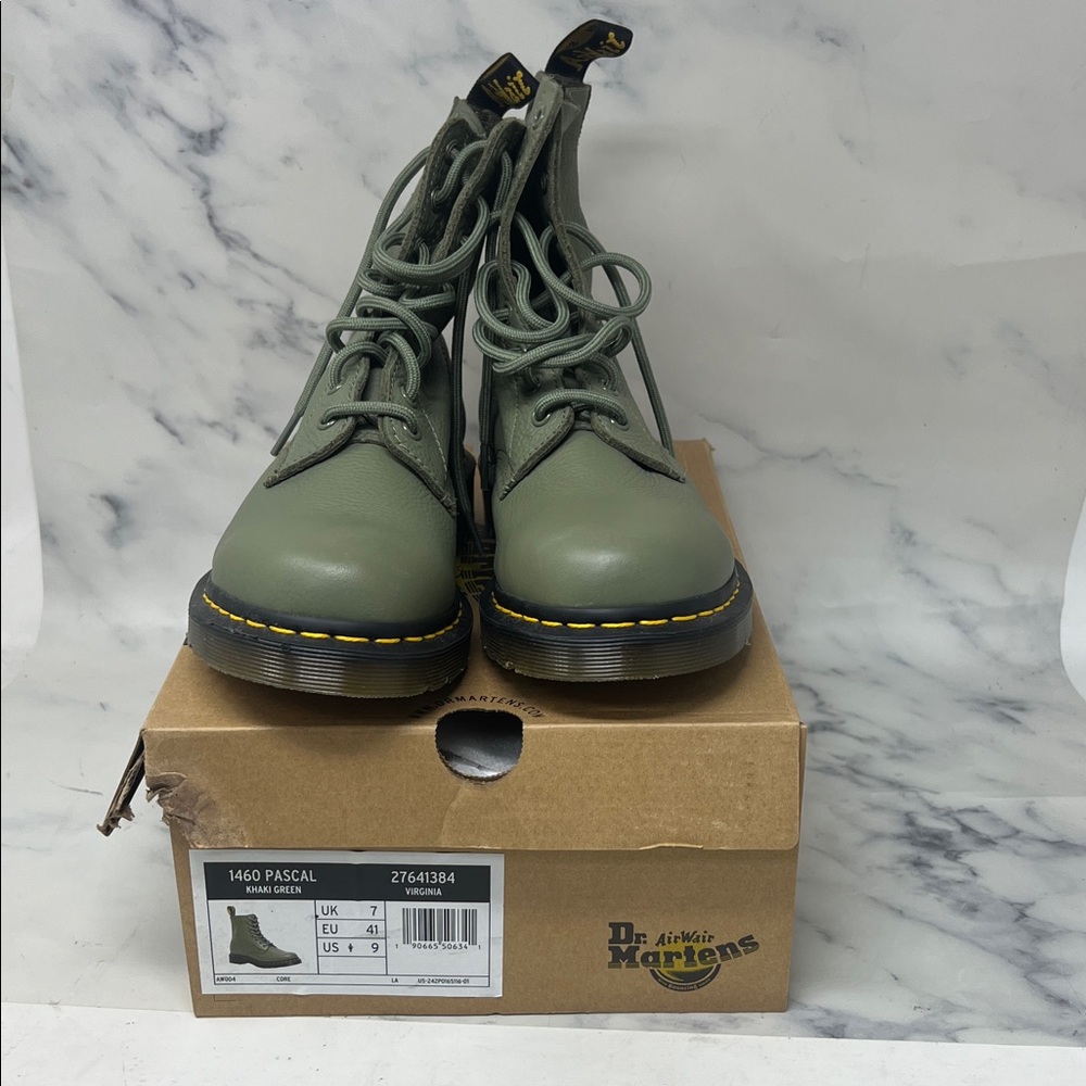 NWT Dr. Martens Women's 1460 Pascal khaki green Boots